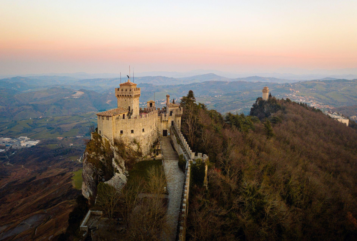 San Marino torri e panorama sulla costa